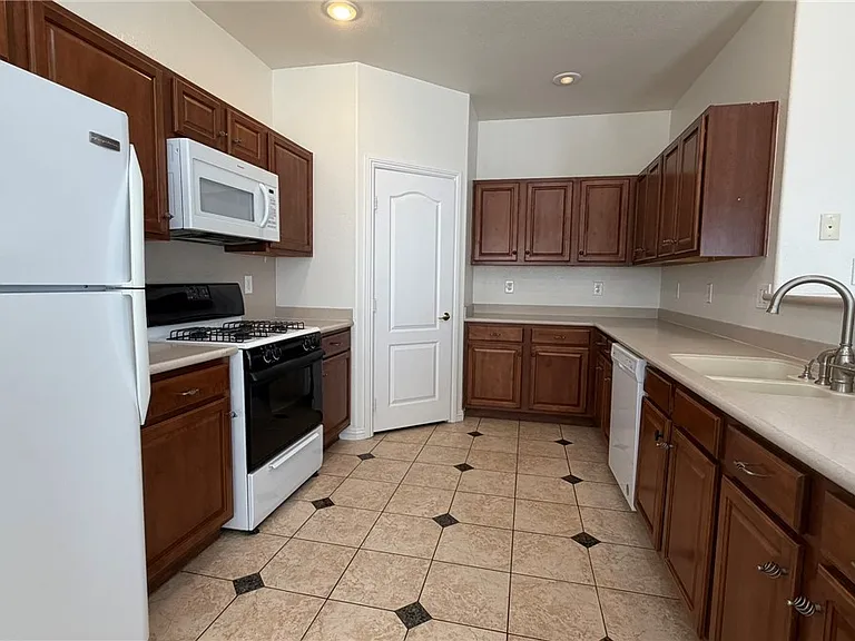 8493 Gardena Hills Ave — Photo 10
