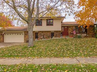 1203 Nicki Dr, Bloomington, IL
