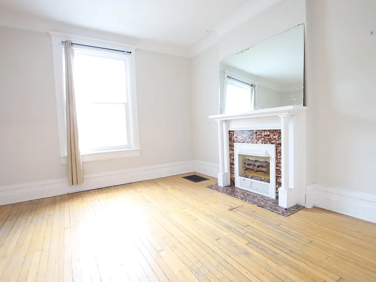 554 McLeod St #1 — Photo 2