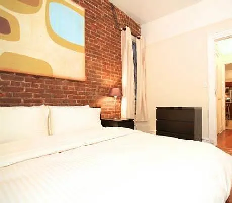211 E 14th St #9 — Photo 5