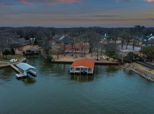 144 Cedarwood Dr, Mabank, TX 75156