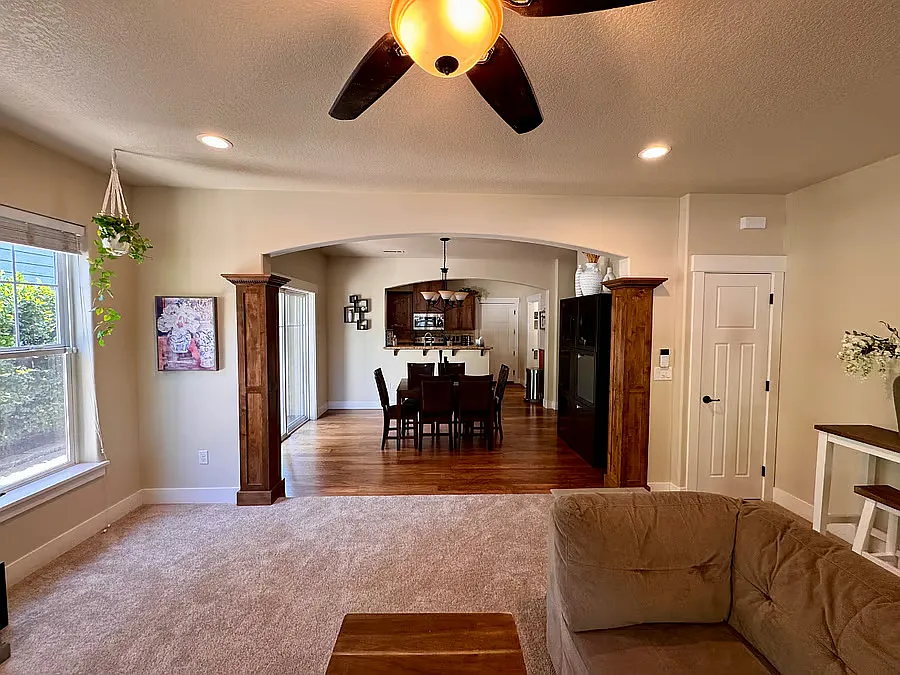 3 bed, 2.5 bath, 1589 sqft, $3,300 — Photo 3