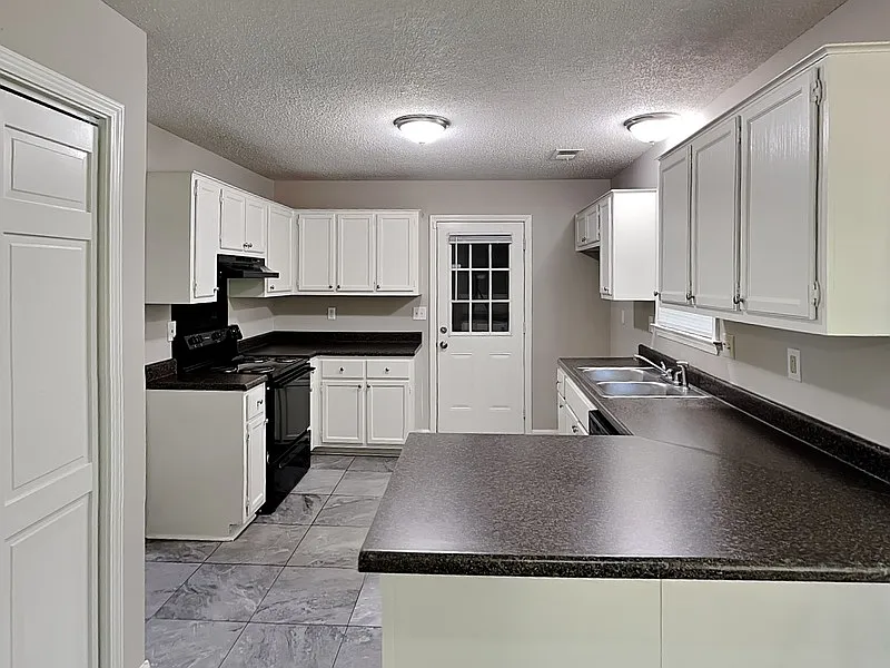 Building Photo - 5913 Sycamore Manor Cv