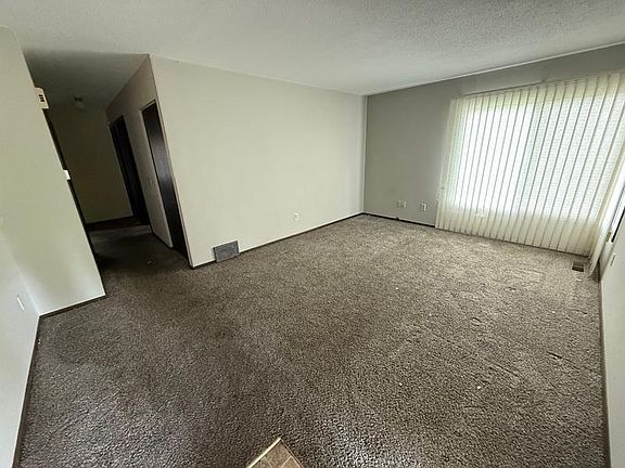 3rd image of 155 Bordeaux Ct