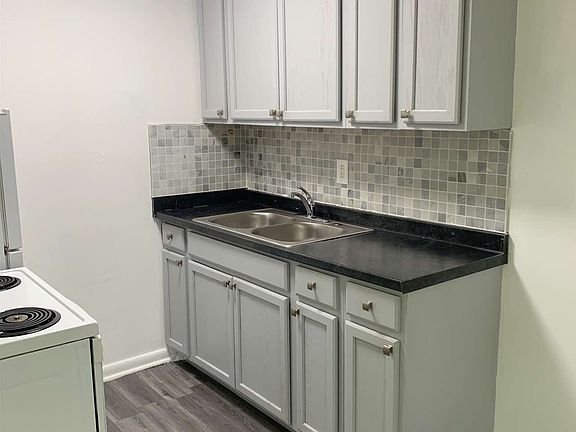 4th image of 308 Kenbrook Dr #B