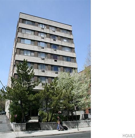 1st image of 7 Lake St APT 3L