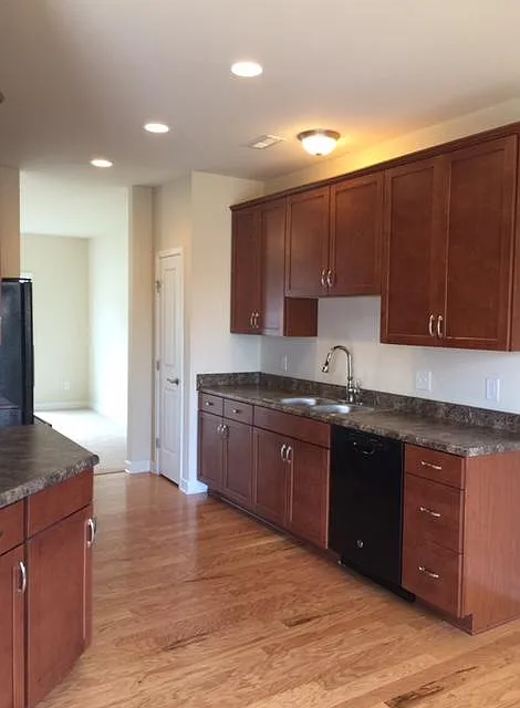 3 bed, 2.5 bath, 2134 sqft, $1,900 — Photo 2