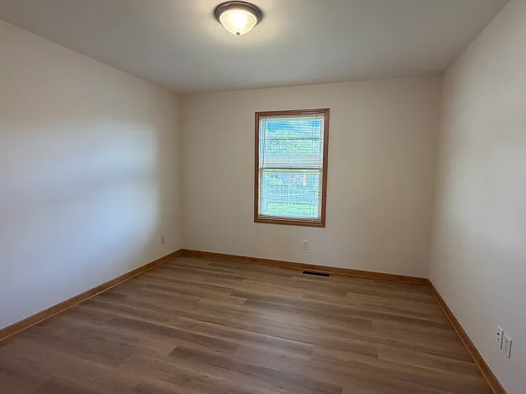 6387 Amanda Dr — Photo 3