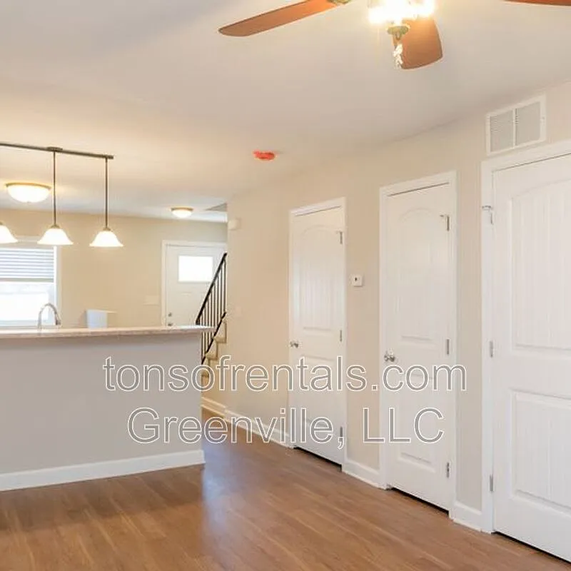2 bed, 1.5 bath, 1200 sqft, $1,145 — Photo 3