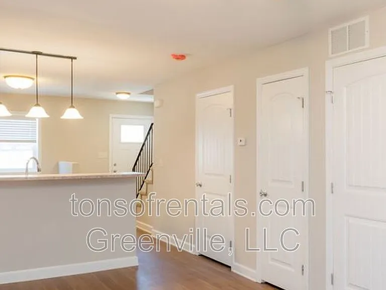 111 Becky Don Dr #7 — Photo 4