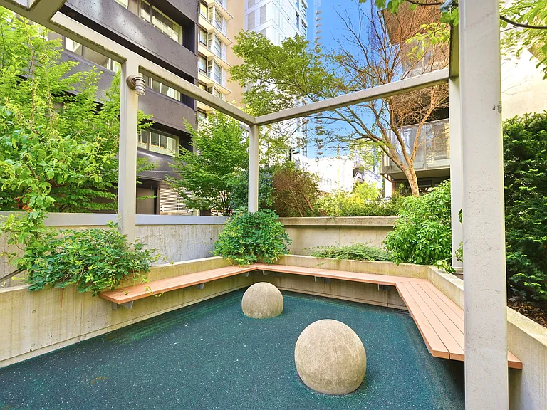 1133 Hornby St #1406 — Photo 17
