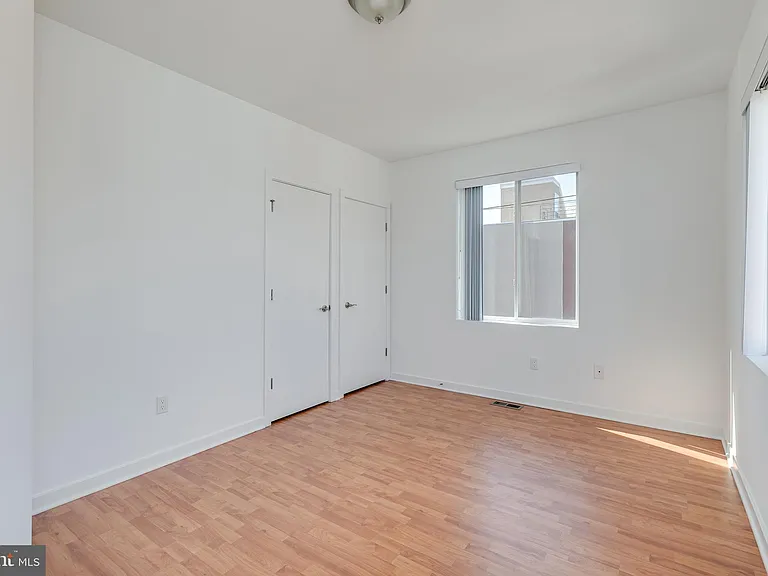 228 W George St #218 — Photo 29