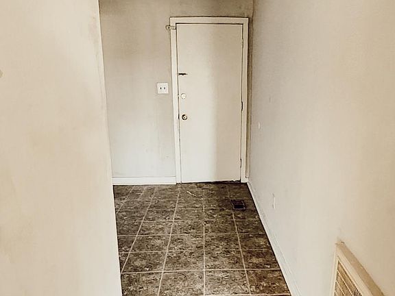 4th image of 2319 Barker Ave