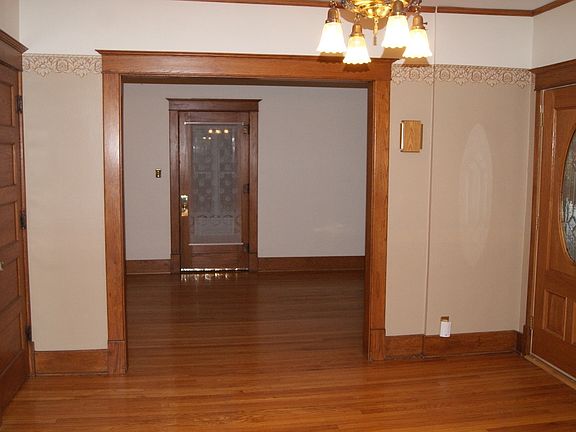 3rd image of 2325 Van Buren Ave