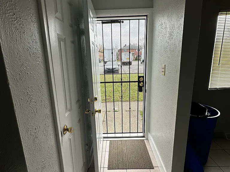 4878 Banbury Ct #4 — Photo 4