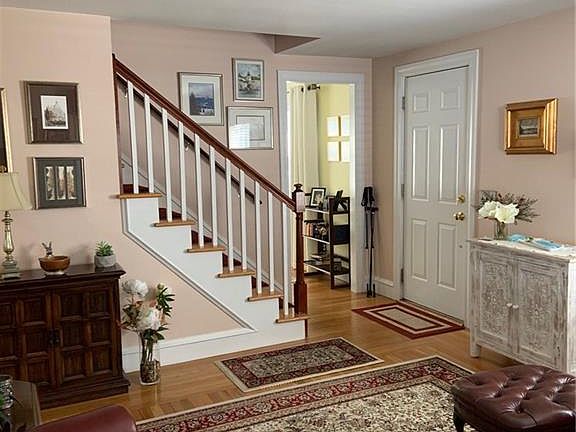 4th image of 625 Fruit Hill Ave