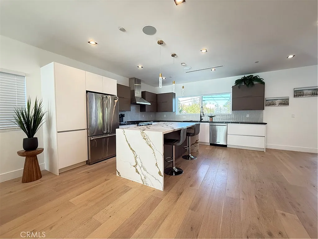 4 bed, 2995 sqft, $9,900 — Photo 3