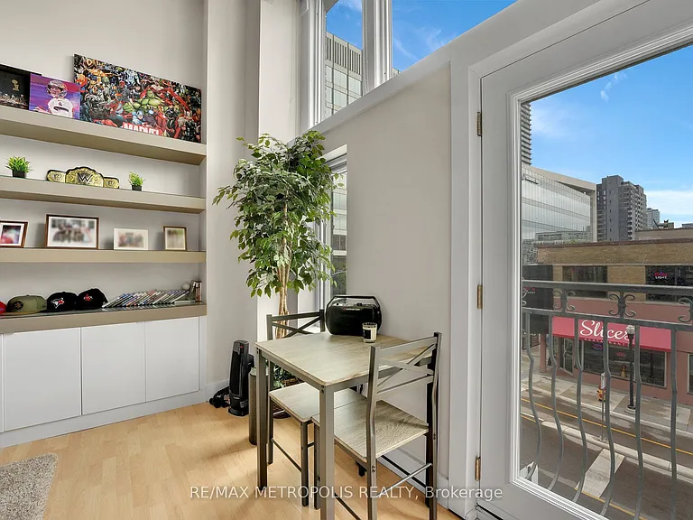 276 King St W #207 — Photo 14