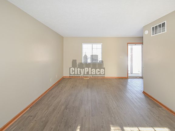 5th image of 47 Meadow Ct W