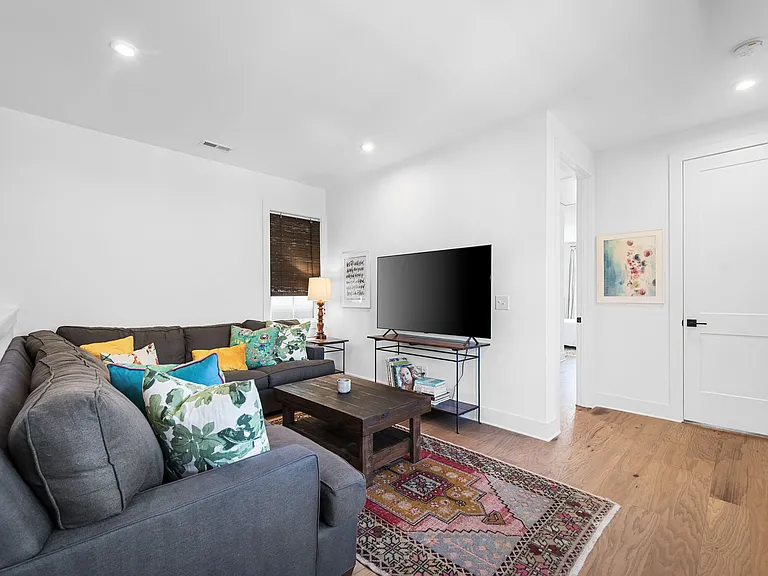 939 Spain Ave — Photo 49