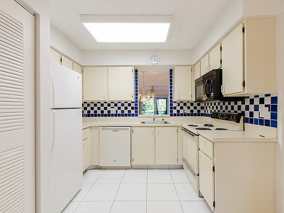 4th image of 7321 Amberly Ln APT 110