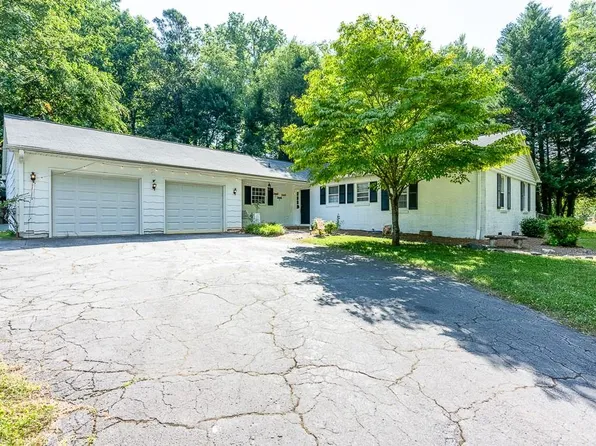 5831 Brookway Dr, Winston Salem, NC 27105