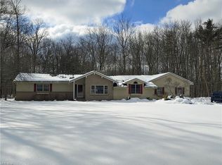 10449 Pinegate Dr, Chardon, OH 44024