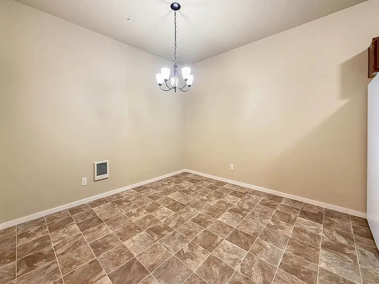Catron Apartments - 1-3 Bedrooms 2 Bathrooms with In Unit Washer/Dryer and Internet — Photo 65
