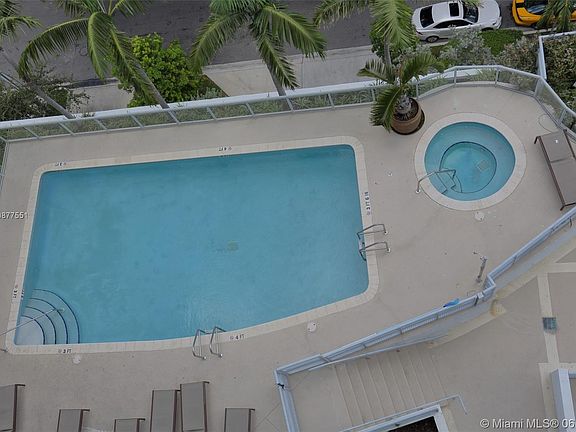 3rd image of 2200 NE 4th Ave APT 505