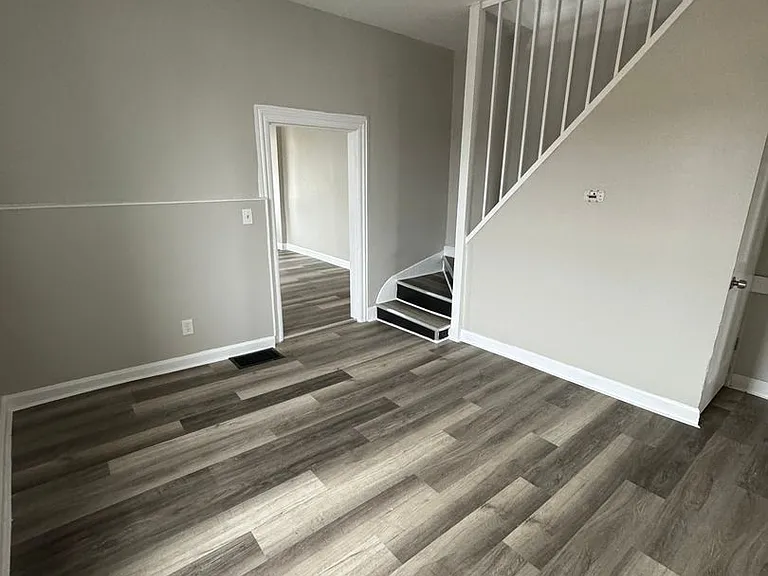 42-44 E Potomac St — Photo 10