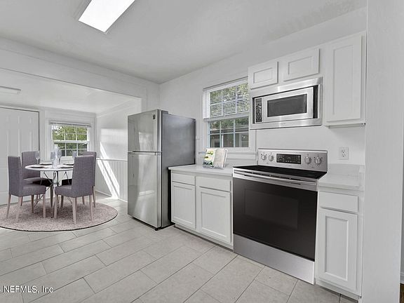 5th image of 2238 W HOME PARK Circle
