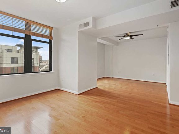 5th image of 1021 N Garfield St APT 623