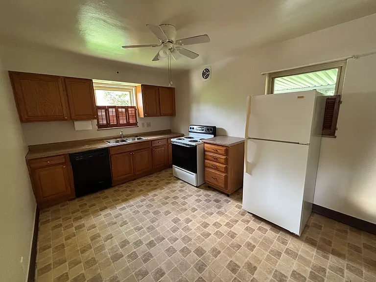 1506 Sleepy Hollow Rd — Photo 4