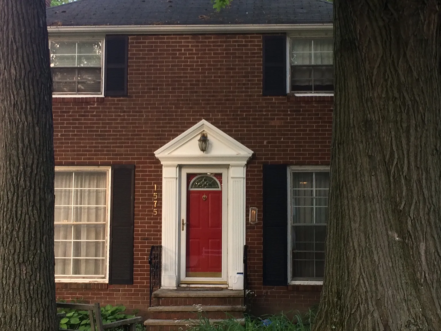 1575 Laclede Rd photo 1