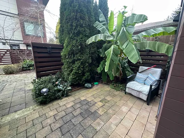 2358 Western Ave, North Vancouver, BC V7M 2L3