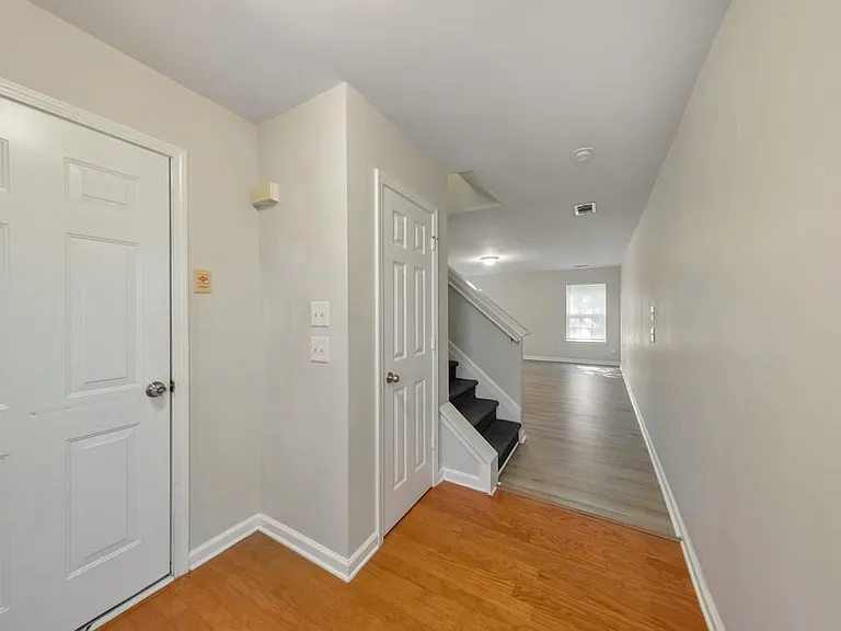 2830 Mayfair Dr — Photo 16