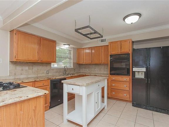 3rd image of 10302 Linkwood Dr