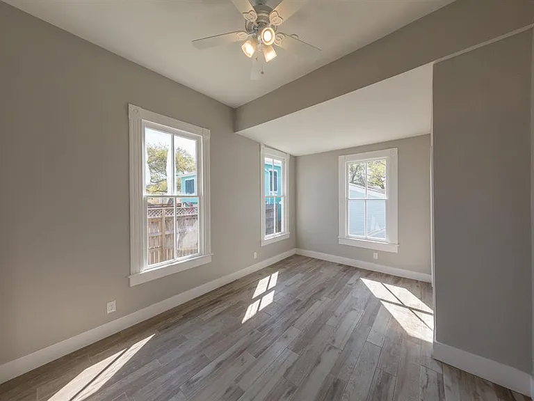 4307 Avenue Q — Photo 21