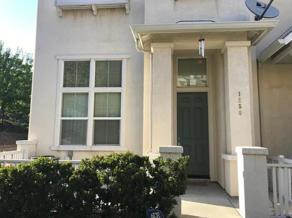 1250 Summer Ln, Richmond, CA 94806