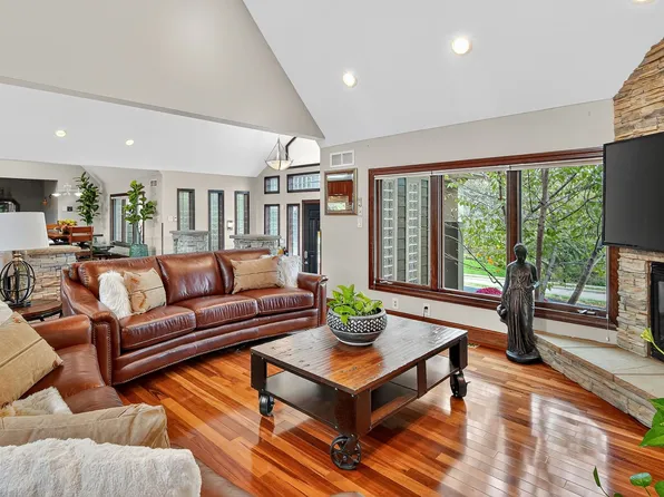 1328 NW 120th St, Clive, IA 50325