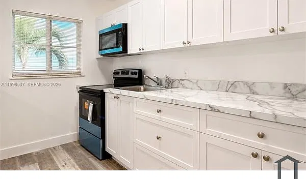5549 NE Miami Ct — Photo 4