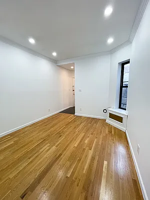 Rented by Urban Real Estate Inc | media 30