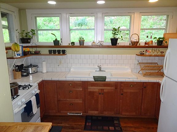 Kitchen - Enameled Cast Iron Sink