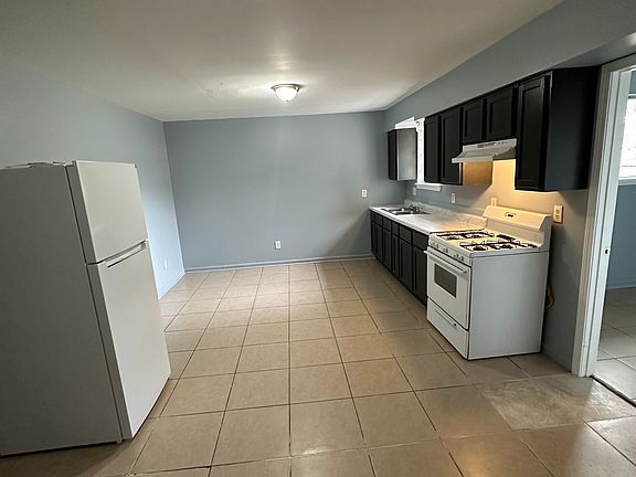 5th image of 7811 W Laverne St