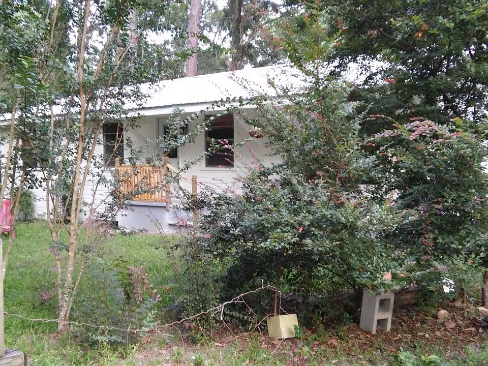 1st image of 425 NE 43rd Ter