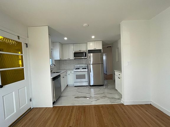 3rd image of 233 Liberty Ave #1A