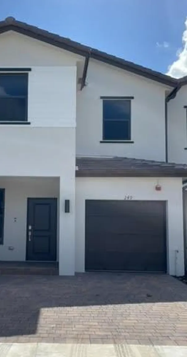 3 bed, 1888 sqft, $3,400 — Photo 1