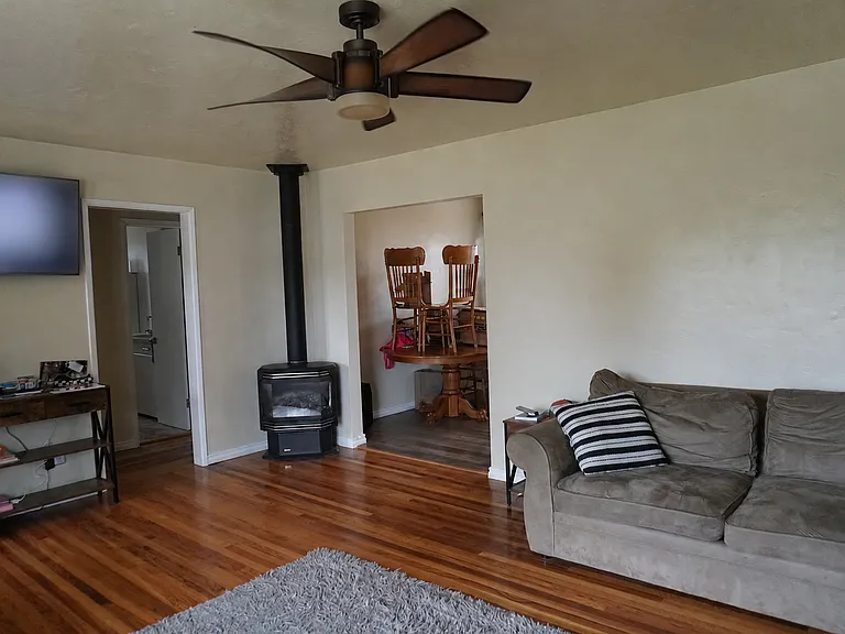 270 Walnut St — Photo 2