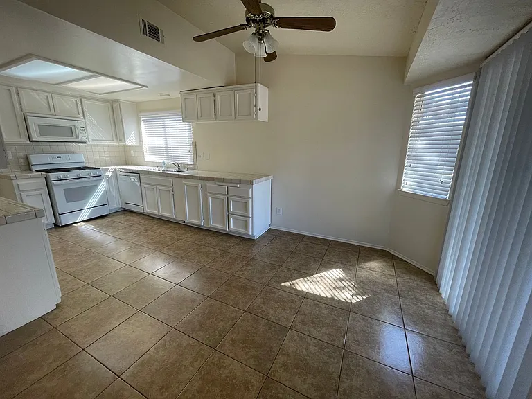 10246 Arroyo Ave — Photo 18