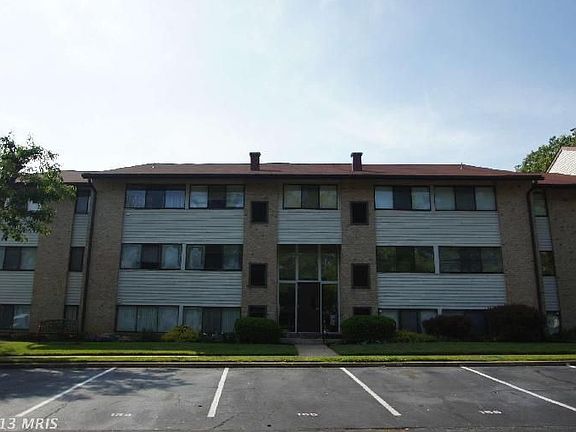 2nd image of 120 Royal Oak Dr APT A